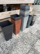 Doniczki produkcyjne kwadratowe różne 65 sztuk