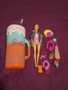 Lalka Barbie wakacyjna z kubkiem