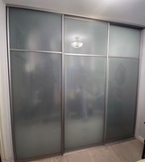 Używane drzwi przesuwne Lacomat (rama aluminiowa ze szkłem mlecznym)