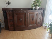 Antyczną komodę z sygnaturą