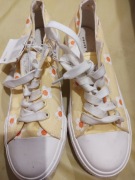 Tenisówki w stokrotki,nowe powystawowe,Housse brand.37