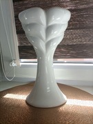 Biały wazon na kwiaty 