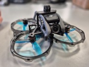 Dron DJI Avata 1 Axisflying 3,5” lepsza niż Avata 2