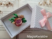 Broszka  owoc granatu w fuksji 