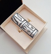 Długi srebrny pierścionek etniczny maska