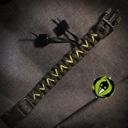 BRANSOLETKA SURVIVALOWA CZARNA ZIELONA KOSTKI