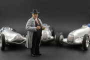 Alfred Neubauer Figurka 1:18 Mercedes-Benz CMC W25 W125 W154 W165 W196 SSKL