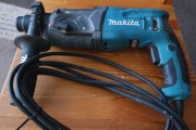 MŁOTOWIERTARKA MAKITA HR2470 780W SDS PLUS
