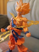 Figurka Kolekcjonerska Dragon Ball Z – Goku Super Saiyan + Efekty Aura 18cm