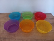 Zestaw kolorowych miseczek