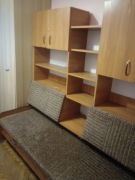 Zestaw używanych  mebli z wysuwanym tapczanem .Szafa  3 drzwiowa.