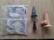 Dildo z przyssawką, dwa korki analne, worki do lewatywy. Używane