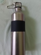 Bidon ze stali nierdzewnej z zawieszką 