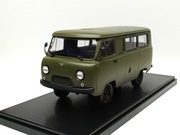 UAZ 452 1:24 wojskowy w gablotce