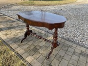 Stolik Wiktoriański