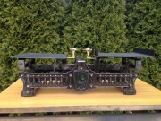 Stara przedwojenna żeliwna waga szalkowa 10 kg.