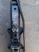 PODNOŚNIK LEWAREK KOŁA RENAULT MEGANE II 02-08 SCENIC II