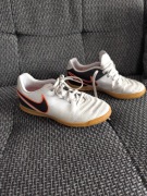 Używane buty piłkarskie Nike Jr Tiempo UK 2, Euro 34, 21,5cm