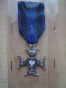 PIĘKNY KRZYŻ VIRTUTI MILITARI ZE WSTĄŻKĄ BDB REPLIKA