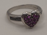 Prezent Przepiekny pierscionek serce srebro rubiny niebieskie szafiry 4.11g