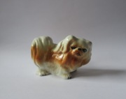 Porcelanowa figurka pies pekińczyk Anglia piesek