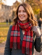 Szal czerwony w kratkę 