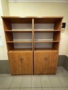 Sprzedam 2 szafy biurowe w dobrym stanie + 3 krzesła biurkowe