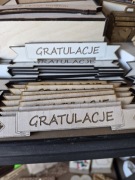 Tabliczki  z naposem Gratulacje .