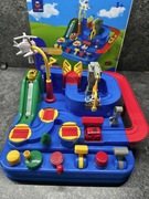 Interaktywny tor przeszkód dla autek hahaland.