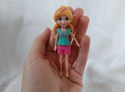 Malutka mini laleczka Polly Pocket Mattel w gumowych ubrankach 9cm