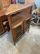 narożnikowa szafka w stylu francuskim