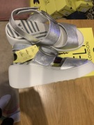 fly london sandaly 40