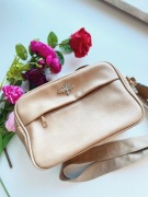 Torebka damska listonoszka beżowa elegancka na ramię nerka crossbody