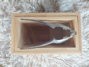 Dziadek do orzechów z pojemnikiem na łupiny marki Smukee