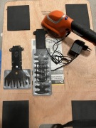 Akumulatorowe nożyce do trawy i żywopłotów 7V/1.3Ah Black+Decker GSL700-QW