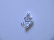 Sprzedam nowe kolczyki z białymi kuleczkami jest ich 5 sztuk tanio zaprasza