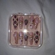 Tipsy paznokcie presson motyw truskawkowy 