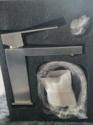 Bateria łazienkowa umywalkowa stojąca szczotkowana elementy montażowe