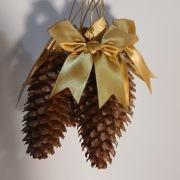 Szyszki dekoracyjne z kokardą złotą 4 szt. | Zawieszki na choinkę handmade