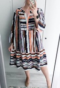 Sukienka w kolorowe wzory paski z falbaną luźna plus size 3 XL