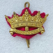 Odznaka na beret Pułku Królowej Życia, jednostki piechoty Królewskiej Armii