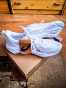 ASICS Novablast 5 1011B974100 biały szary