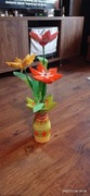 Kwiaty w wazonie z origami modułowego.