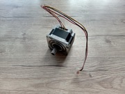 Silnik krokowy STP-58D111 – używany, sprawny, w bardzo dobrym stanie