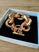 Bransoletka Moschino dla HM z limitowanej edycji