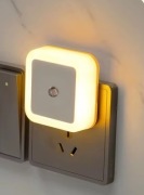 Lampka LED do kontaktu z czujnikiem zmierzchu.