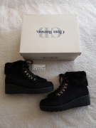 Nowe czarne eleganckie zamszowe buty kozaki na koturnie Clara Barson 39