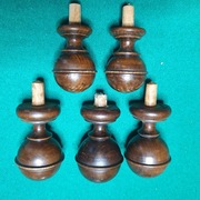 Komplet starych, drewnianych sterczynek=5 sztuk=do skrzyni zegara wiszącego