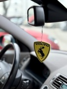 Zawieszka zapachowa VOLVO z łosiem jak VERSACE – gadżet do auta prezent