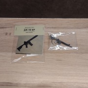 PEJA Slums Attack, AR-15, brelok kolekcjonerski, komplet wlepek 
